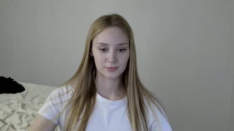 Snapshot of laylapretty001 chatting on December 5, 2024, 8:00 am LaylaPretty001 online show from December 5, 2024, 8:00 am