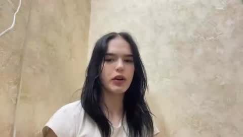 Snapshot of laylawintz chatting on March 30, 2026, 5:14 pm Luna online show from March 30, 2026, 5:14 pm