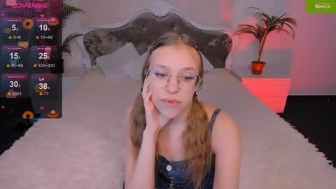 Snapshot of layriantavee chatting on January 13, 2025, 7:43 am layriantavee online show from January 13, 2025, 7:43 am