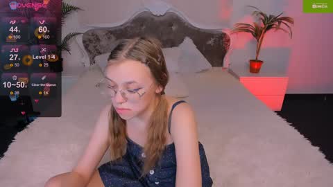 Snapshot of layriantavee chatting on January 13, 2025, 1:49 pm layriantavee online show from January 13, 2025, 1:49 pm