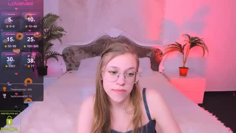 Snapshot of layriantavee chatting on February 12, 2025, 12:12 pm layriantavee online show from February 12, 2025, 12:12 pm