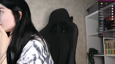 Lisa online show from December 10, 2024, 4:34 am