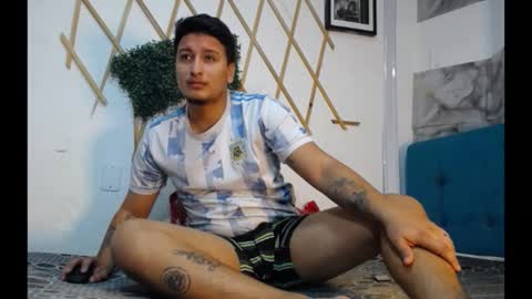 Snapshot of le_petit_princeb612 chatting on November 1, 2025, 12:07 pm andres online show from November 1, 2025, 12:07 pm