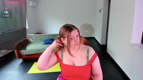 Snapshot of lea_buns chatting on May 7, 2026, 8:42 am Lea online show from May 7, 2026, 8:42 am