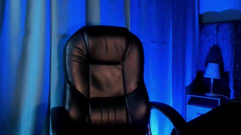 Lea Velle online show from November 26, 2025, 6:47 am