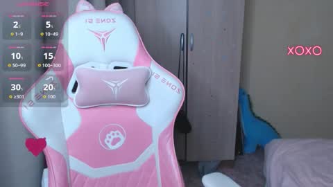 Snapshot of leah__gotty chatting on November 26, 2025, 2:23 am Leah Gotty online show from November 26, 2025, 2:23 am