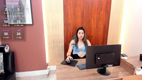 Leah online show from February 3, 2025, 3:49 pm