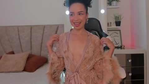 Snapshot of leahaltomm chatting on October 16, 2025, 7:59 pm leahaltomm online show from October 16, 2025, 7:59 pm