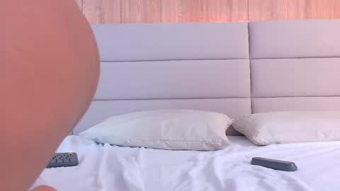 leahhtaylor online show from February 24, 2026, 8:29 pm