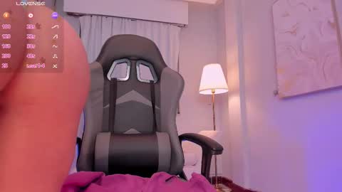 Snapshot of leahjones_ chatting on February 3, 2026, 6:40 am Leah Jones online show from February 3, 2026, 6:40 am