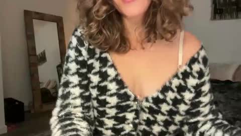 Leah Sparkles online show from December 5, 2025, 3:41 pm