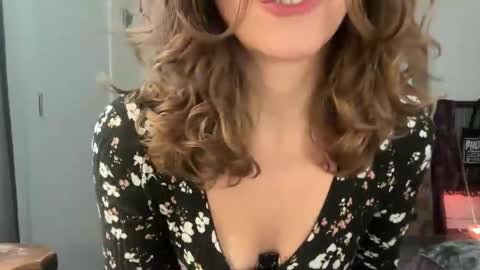 Snapshot of leahsparkles chatting on February 9, 2026, 2:32 pm Leah Sparkles online show from February 9, 2026, 2:32 pm