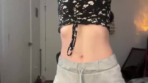 Snapshot of leahsparkles chatting on February 18, 2026, 2:57 pm Leah Sparkles online show from February 18, 2026, 2:57 pm