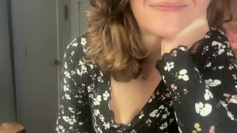 Snapshot of leahsparkles chatting on March 16, 2026, 3:38 pm Leah Sparkles online show from March 16, 2026, 3:38 pm