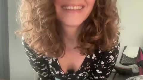 Snapshot of leahsparkles chatting on March 17, 2026, 3:15 pm Leah Sparkles online show from March 17, 2026, 3:15 pm