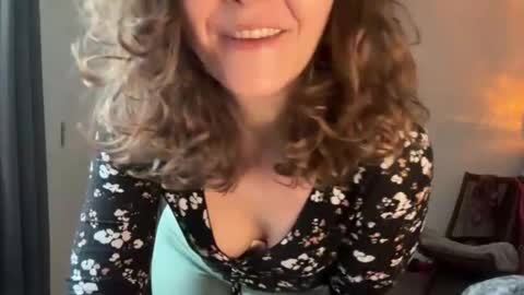 Snapshot of leahsparkles chatting on March 22, 2026, 3:15 pm Leah Sparkles online show from March 22, 2026, 3:15 pm