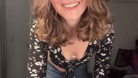 Snapshot of leahsparkles chatting on March 23, 2026, 3:16 pm Leah Sparkles online show from March 23, 2026, 3:16 pm