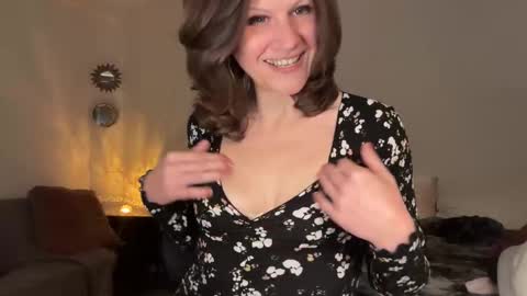 Snapshot of leahsparkles chatting on April 7, 2026, 2:45 am Leah Sparkles online show from April 7, 2026, 2:45 am