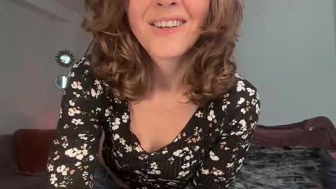 Snapshot of leahsparkles chatting on April 9, 2026, 1:49 pm Leah Sparkles online show from April 9, 2026, 1:49 pm