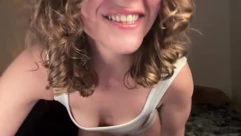 Snapshot of leahsparkles chatting on April 16, 2026, 2:56 am Leah Sparkles online show from April 16, 2026, 2:56 am