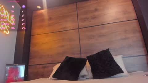 Snapshot of leamonroe__ chatting on December 7, 2024, 4:47 pm Hey Im Lea online show from December 7, 2024, 4:47 pm