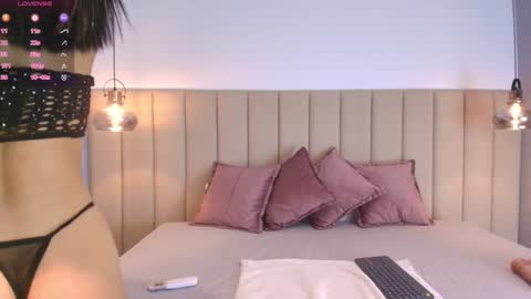 Snapshot of leamonroe__ chatting on February 8, 2025, 10:50 am Hey Im Lea online show from February 8, 2025, 10:50 am