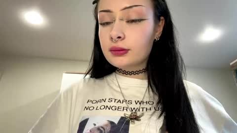 Kiki online show from March 31, 2026, 3:23 pm