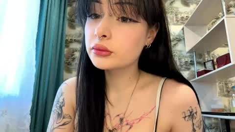 Kiki online show from April 15, 2026, 3:19 pm