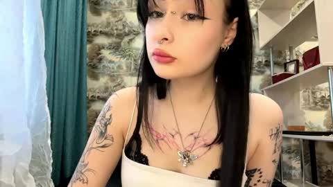 Kiki online show from April 19, 2026, 3:11 pm