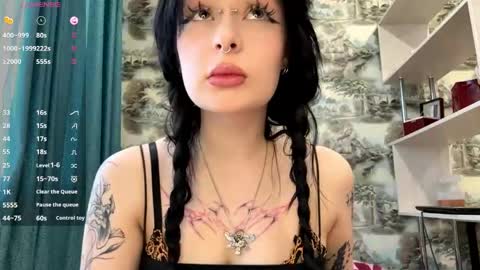 Kiki online show from April 22, 2026, 3:35 pm