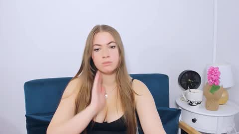 Snapshot of leaslim chatting on November 7, 2025, 2:17 pm Lea online show from November 7, 2025, 2:17 pm