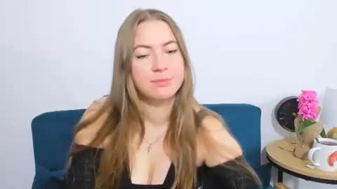 Snapshot of leaslim chatting on November 10, 2025, 7:07 am Lea online show from November 10, 2025, 7:07 am