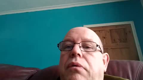 Snapshot of leatherpants68 chatting on April 28, 2026, 8:41 am leatherpants68 online show from April 28, 2026, 8:41 am