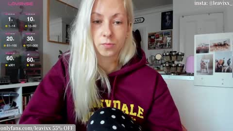 LeaVixx online show from December 11, 2024, 11:41 am