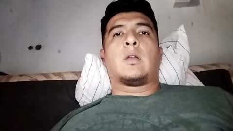 leche_dura122 online show from December 29, 2024, 6:05 pm