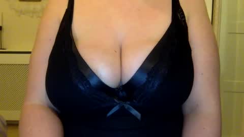 Snapshot of leelamae chatting on January 21, 2025, 8:43 pm Leela Mae online show from January 21, 2025, 8:43 pm