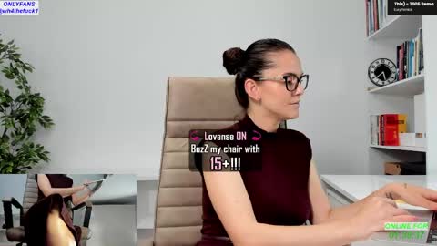 Snapshot of legswattitude chatting on April 21, 2026, 7:03 am Elle online show from April 21, 2026, 7:03 am