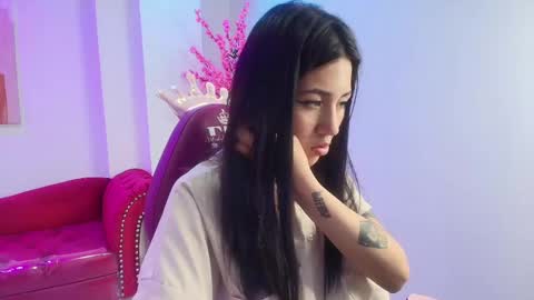 Snapshot of leia_queens chatting on January 2, 2025, 5:39 pm Leia. online show from January 2, 2025, 5:39 pm