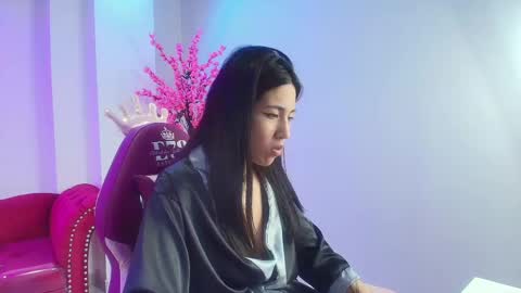 Snapshot of leia_queens chatting on January 4, 2025, 2:25 pm Leia. online show from January 4, 2025, 2:25 pm