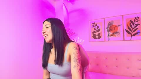 Snapshot of leia_queens chatting on February 7, 2025, 3:23 am Leia. online show from February 7, 2025, 3:23 am