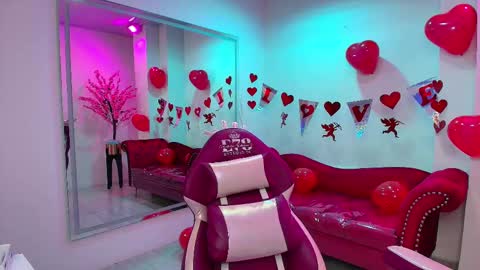 Snapshot of leia_queens chatting on February 15, 2025, 5:28 pm Leia. online show from February 15, 2025, 5:28 pm