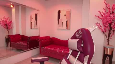 Snapshot of leia_queens chatting on February 28, 2025, 2:20 pm Leia. online show from February 28, 2025, 2:20 pm