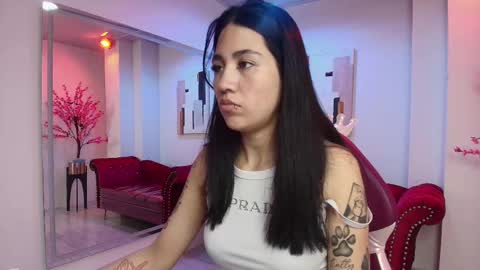 Snapshot of leia_queens chatting on March 5, 2025, 11:17 am Leia. online show from March 5, 2025, 11:17 am