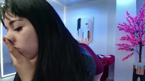 Snapshot of leia_queens chatting on October 13, 2025, 11:10 am Leia. online show from October 13, 2025, 11:10 am
