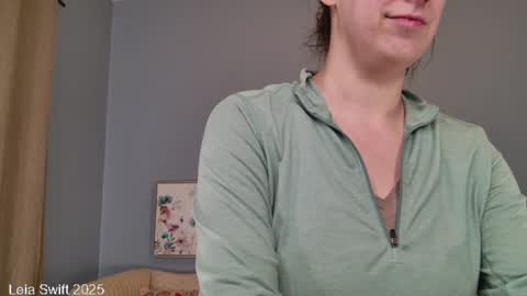 Snapshot of leiaswift chatting on February 10, 2025, 12:39 pm Leia Swift online show from February 10, 2025, 12:39 pm