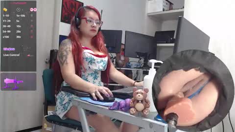 LeidyDi223 online show from November 24, 2025, 2:39 pm