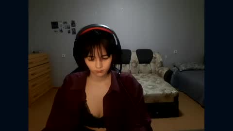 Snapshot of leigharedcross chatting on April 21, 2026, 1:42 am Viola online show from April 21, 2026, 1:42 am