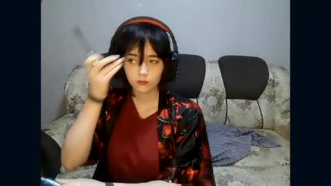 Snapshot of leigharedcross chatting on April 23, 2026, 9:39 pm Viola online show from April 23, 2026, 9:39 pm