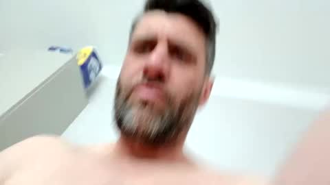 leightimmins001 online show from April 17, 2026, 2:31 pm