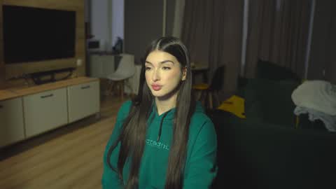 Snapshot of leila_4ever chatting on December 10, 2024, 11:00 am Leila online show from December 10, 2024, 11:00 am